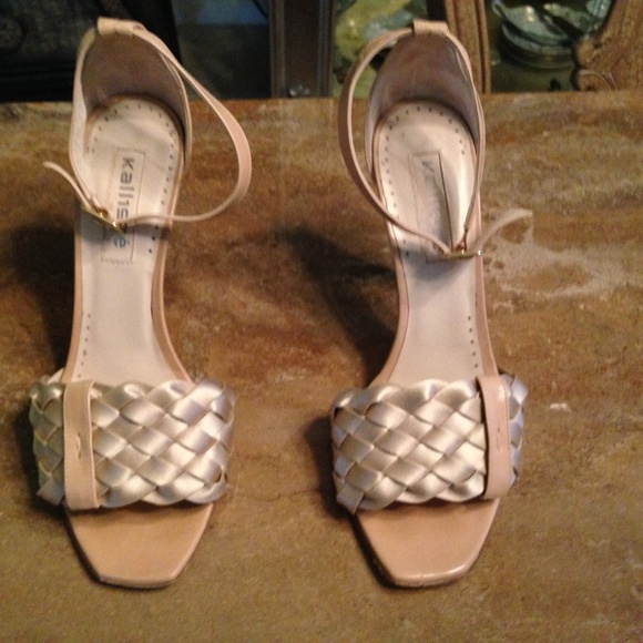 Kalliste' brand new 4" heels  8 M tan