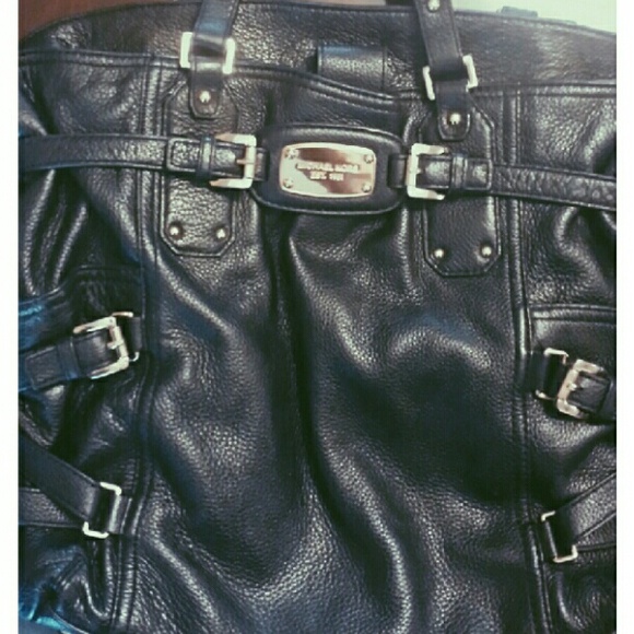 Authentic Michael Kors Black Leather Handbag. - Picture 2 of 4