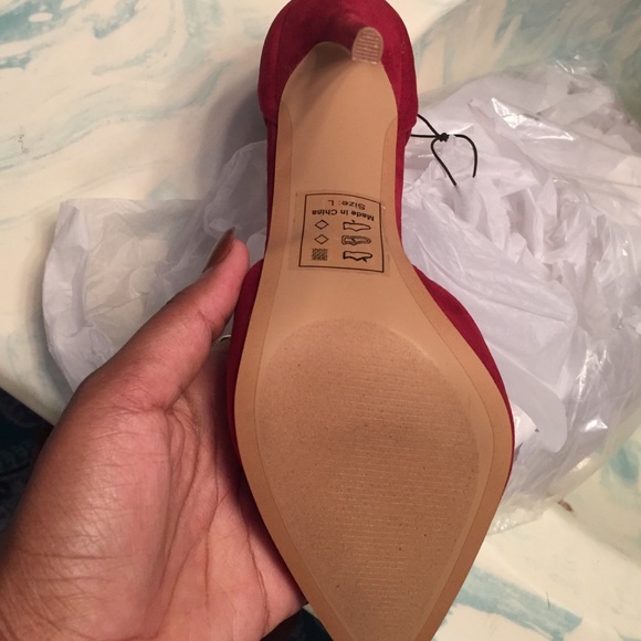 Red Heels*FINAL Markdown* - Picture 3 of 4