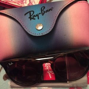 Woman raybans
