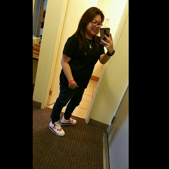 Meet your Posher, Hillary - Picture 2 of 2