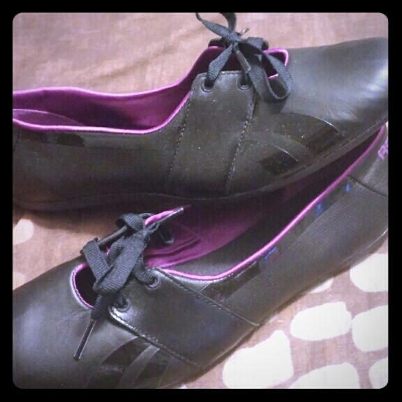 Slip on shoe with laces, brand new