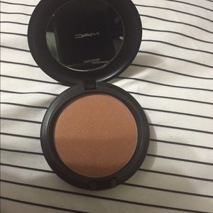 Brand new authentic MAC: bronzing powder