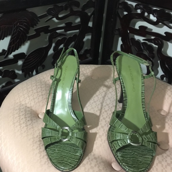 Women's green snake skin design shoes 7 1/2