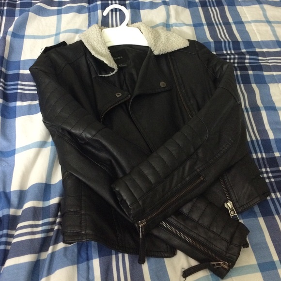 Leather jacket with white collar( discontinued ) - Picture 2 of 5