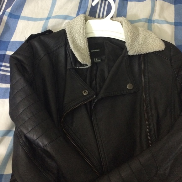 Leather jacket with white collar( discontinued ) - Picture 4 of 5