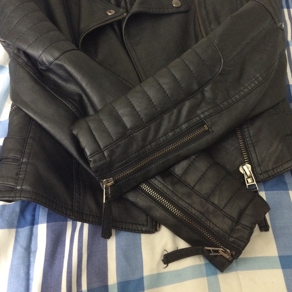 Leather jacket with white collar( discontinued ) - Picture 5 of 5