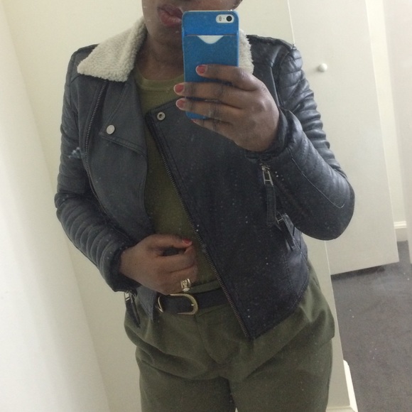 Leather jacket with white collar( discontinued ) - Picture 3 of 5