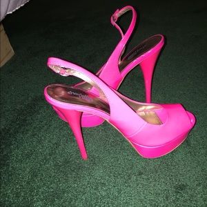 Brand new pink pumps
