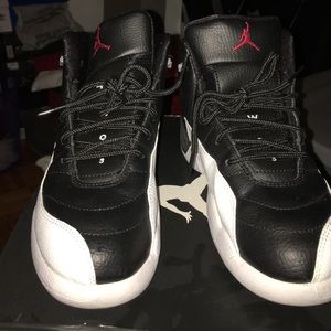 Playoff Jordan 12s sz 3Y
