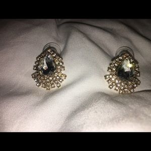 Big gold diamond stud earings!