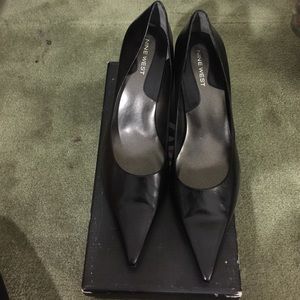 Women's NineWest dress shoes used good condition