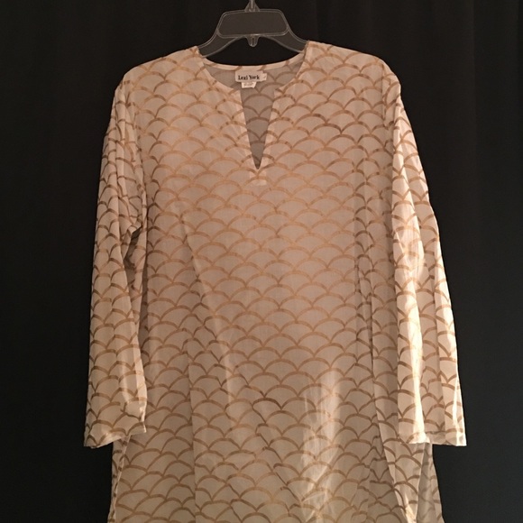 Tunic top with gold pattern