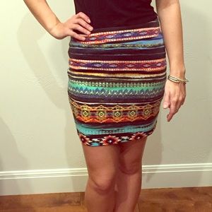 Fitted knit skirt for the bohemian style!