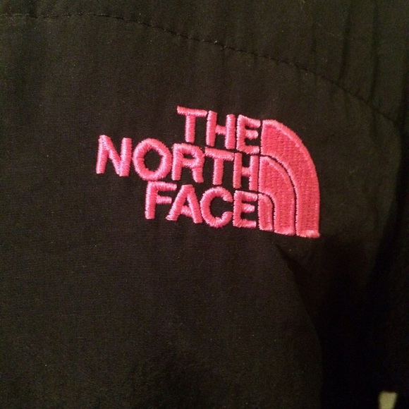Limited edition breast cancer🎗 north face 💖 - Picture 2 of 4