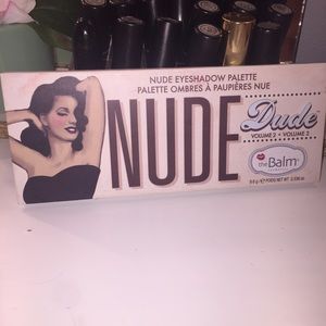 The Balm Nude dude pallet
