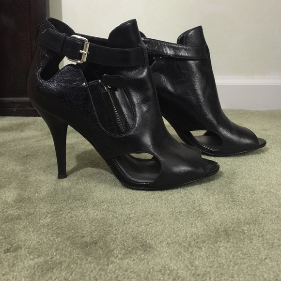 Womens BCBG black leather 7 1/2