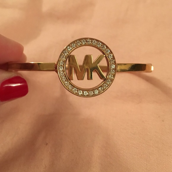 Michael Kors rose gold clasp bracelet