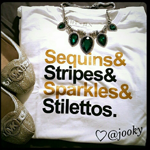 🚨CLOSET CLEAR OUT🚨sequins tee - Picture 4 of 4