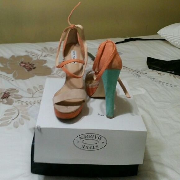 Steve Madden Multi Color Sandal/Pumps