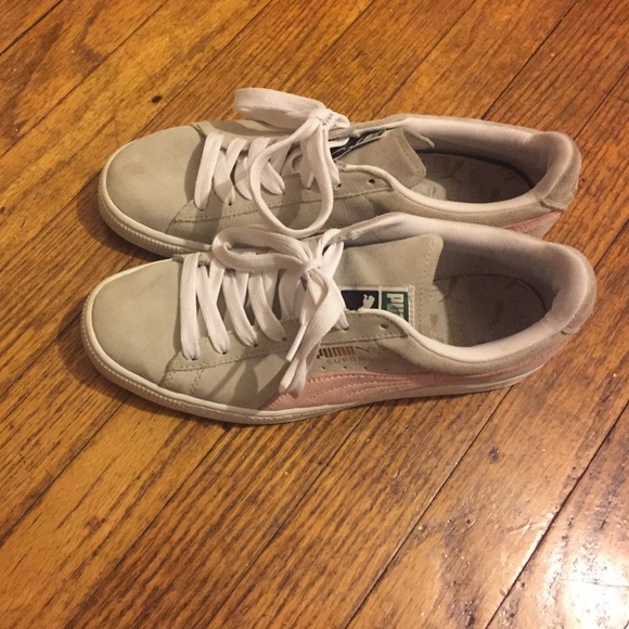 Women's Pumas - Picture 1 of 4