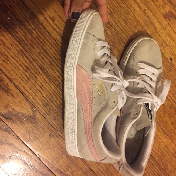 Women's Pumas - Picture 2 of 4