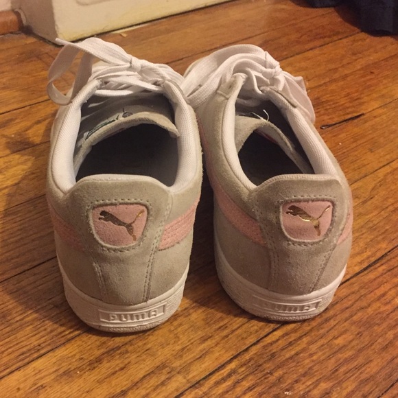 Women's Pumas - Picture 3 of 4