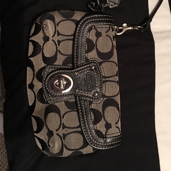 NWOT Coach Wristlet - Picture 1 of 4