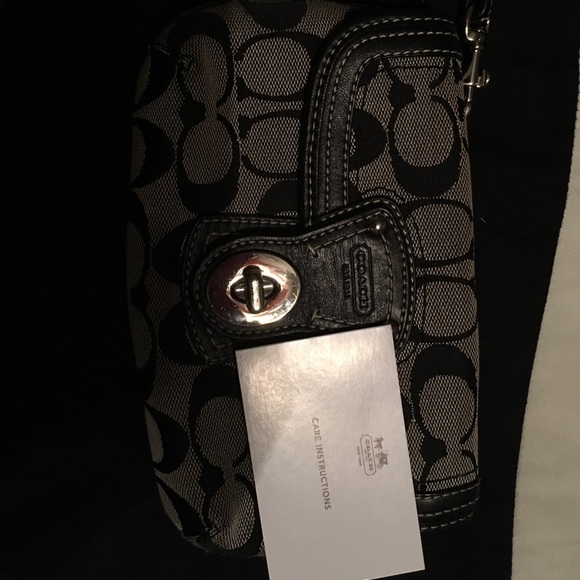 NWOT Coach Wristlet - Picture 4 of 4