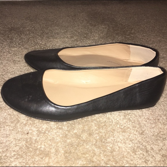 black simple flats