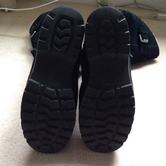 ⭐️SOLD⭐️Black Danton Style Uggs size 8 - Picture 4 of 4