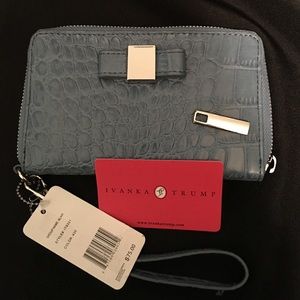 Ivanka Trump wallet.