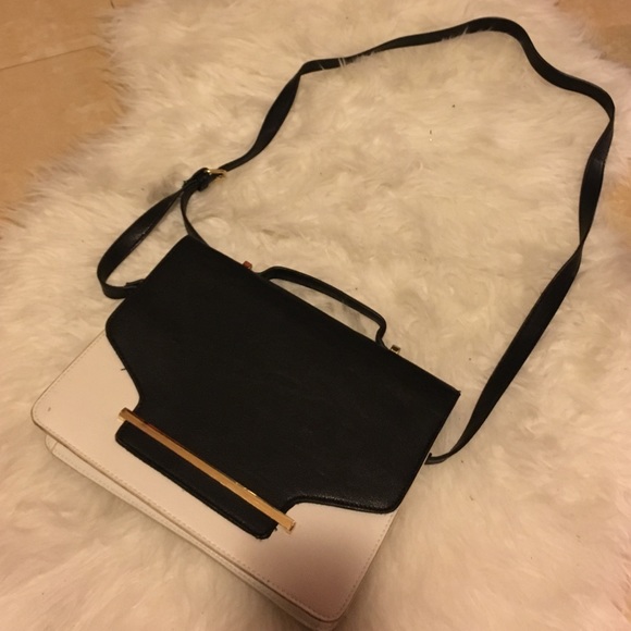 Black & white shoulder bag