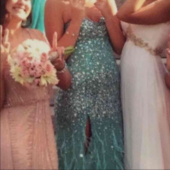 Prom dress. TAKING OFFERS. - Picture 3 of 4