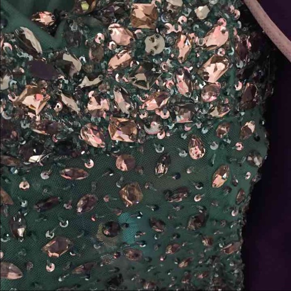 Prom dress. TAKING OFFERS. - Picture 4 of 4