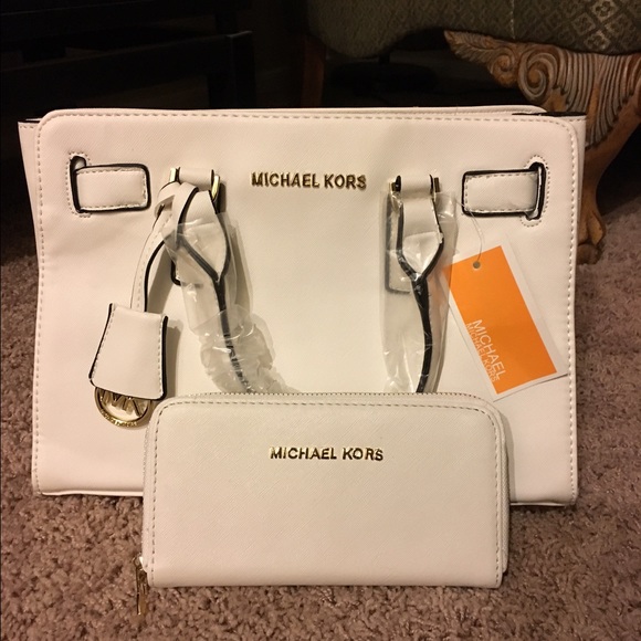 Beautiful white bag and wallet