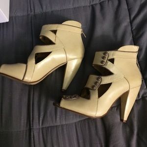 Old Fashion type Heels