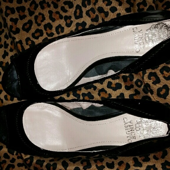 Vince Camuto black comfy