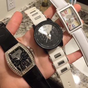 Bundle of 4 Trendy Watches!