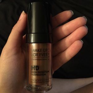 Nwot makeup forever foundation