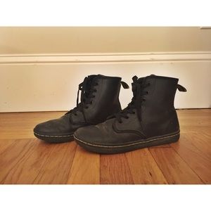 Dr. Martens Shoreditch Boots