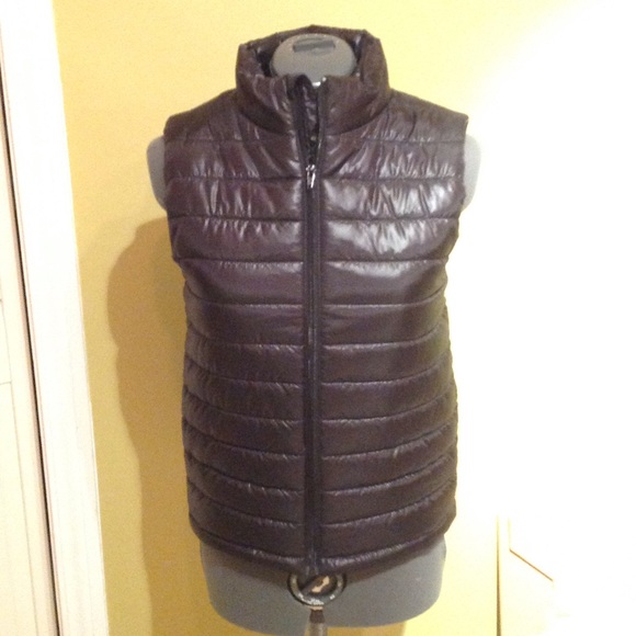 Cute zip up vest in black by H and M - Picture 4 of 4