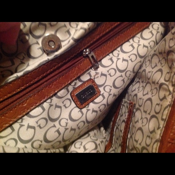 Guess 100% handbag very good condition - Picture 2 of 3