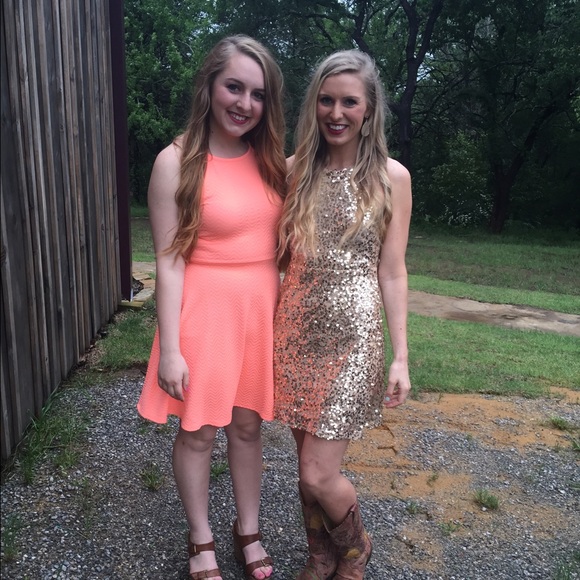 Gold sequin dress - Picture 3 of 4