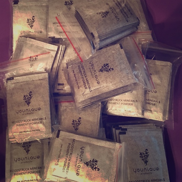 16 sets of Younique Sample Packs and baggies