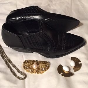 CHILIS Vintage Western Ankle Boots!