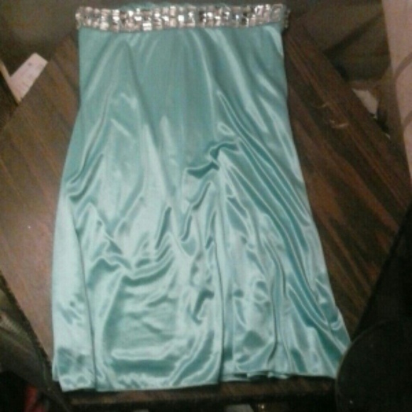 Dress - Picture 4 of 4