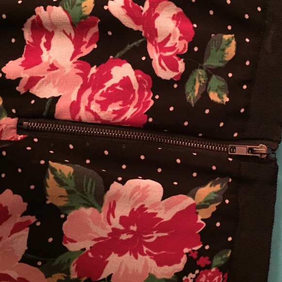 Floral Skirt ❤️💋🌹 - Picture 4 of 4