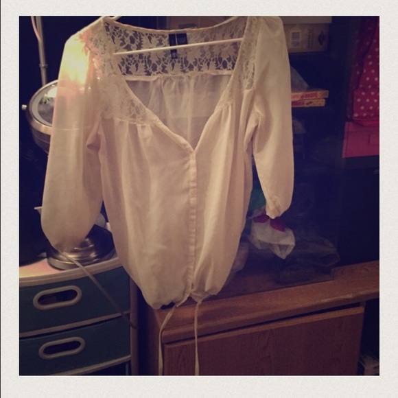 Sheer button up blouse with laced chest - Picture 4 of 4