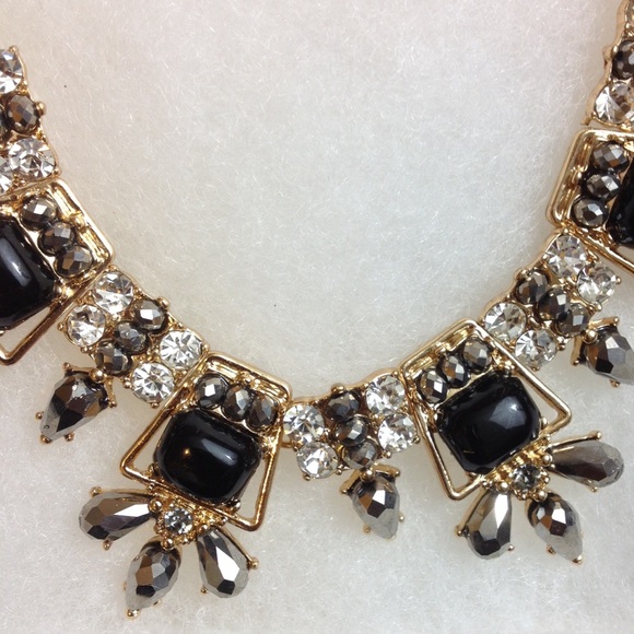 ‼️SOLD‼️ Black and Gold Necklace - Picture 2 of 4